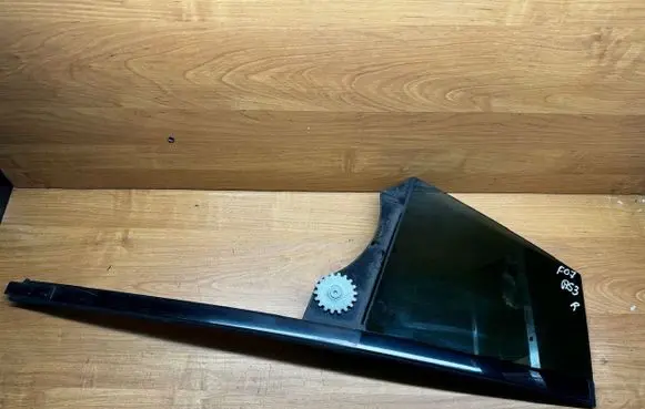 Rear vent window glass