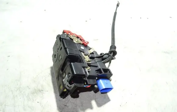 Volkswagen Phaeton Front door lock 3D1837015