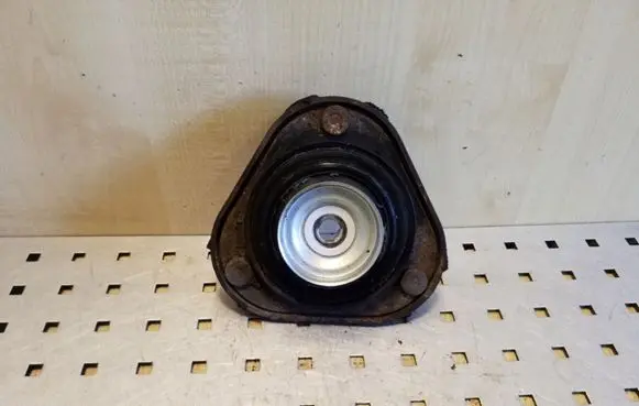 Toyota Avensis T270 Coil spring mount 
