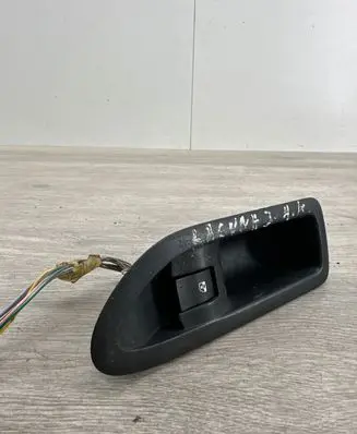 Renault Laguna II Electric window control switch 8200016013