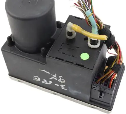 Audi A3 S3 8L Central locking vacuum pump 8L0862257L