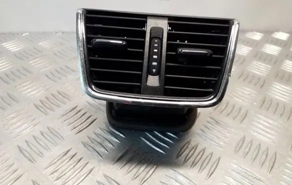 Rear air vent grill