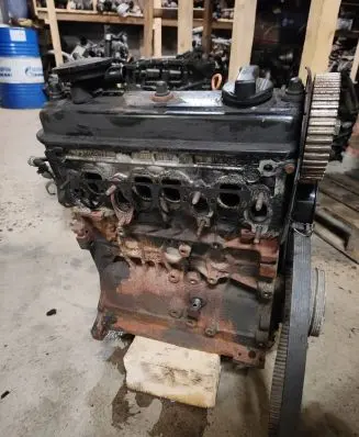 Volkswagen PASSAT B5 Engine AFN395912 028103021BL