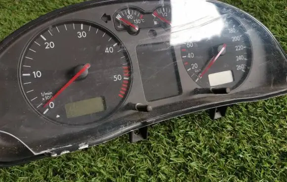 Volkswagen PASSAT B5 Speedometer (instrument cluster) 6033EC0336