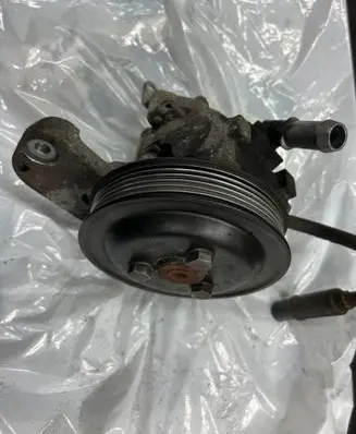 BMW 3 E92 E93 Power steering pump 678883803
