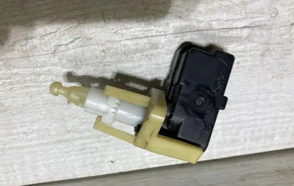 Dacia Sandero III Headlight level adjustment motor 92092616