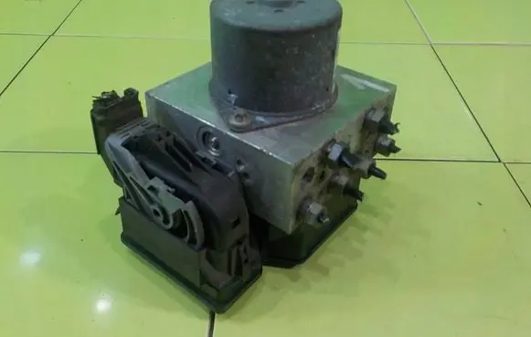 Ford Mondeo MK IV ABS Pump AG912C405AB