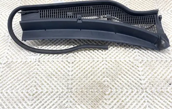 Suzuki Vitara (LY) Wiper trim 7233354P1