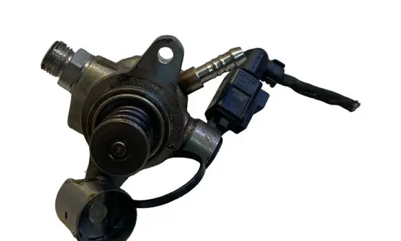 Audi A3 8Y Fuel injection high pressure pump 04E127027N 096010321