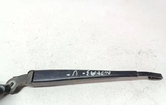 Volkswagen PASSAT B5.5 Rear wiper blade arm 8D9955407A