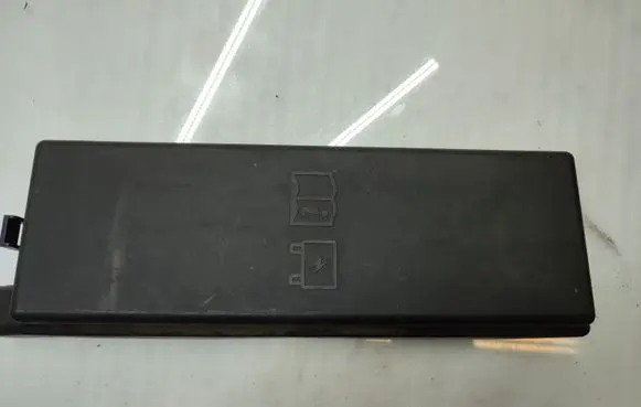 Land Rover Range Rover Sport L320 Fuse box cover 580000003