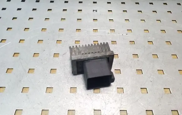 Opel Vivaro Glow plug pre-heat relay 7700115078