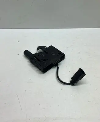 Audi Q8 Fender mounting bracket 4M8823509 28012019