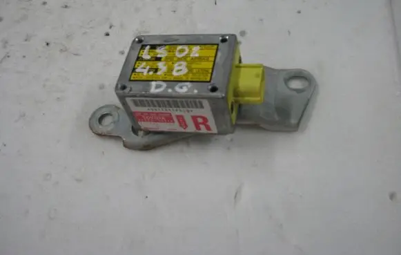 Lexus RX 300 Airbag deployment crash/impact sensor 8983350010