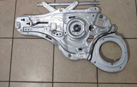 KIA Sportage Front door electric window regulator 824703U040