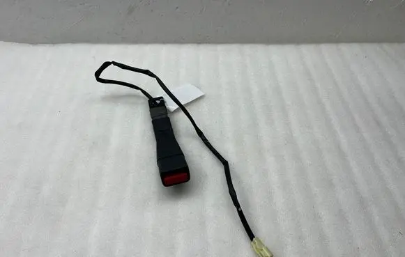Suzuki Vitara (LY) Front seatbelt buckle 1060008