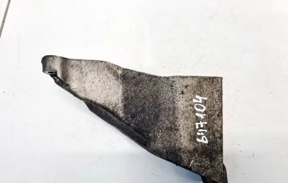 Volkswagen PASSAT B5.5 Engine mounting bracket 8D0199307P