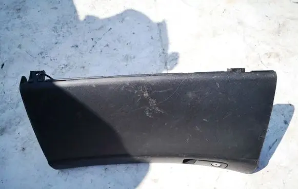 Volvo V50 Glove box
