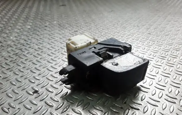 Nissan X-Trail T30 Electric window control switch