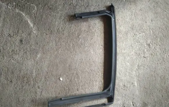 Renault Clio V Rubber seal rear door 823317890