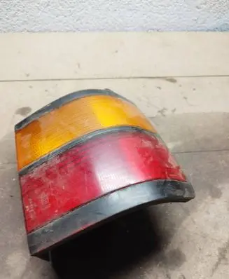 Volkswagen PASSAT B3 Tail light bulb cover holder 333945257