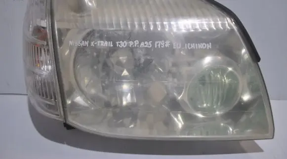 Nissan X-Trail T30 Headlight/headlamp