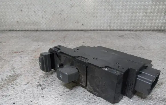 Volvo S60 Electric window control switch 8682950
