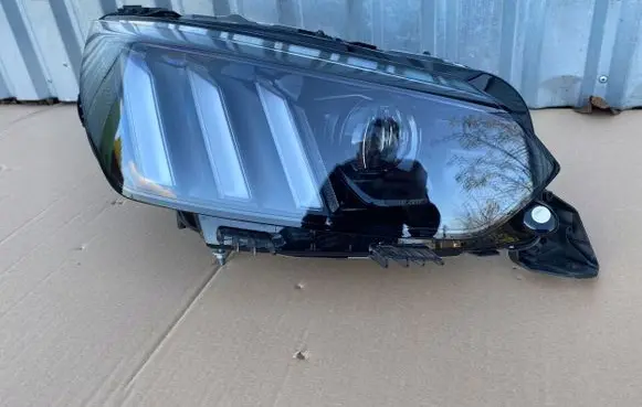 Peugeot 208 Headlight/headlamp