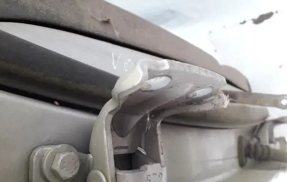 Volvo S40, V40 Rear door lower hinge