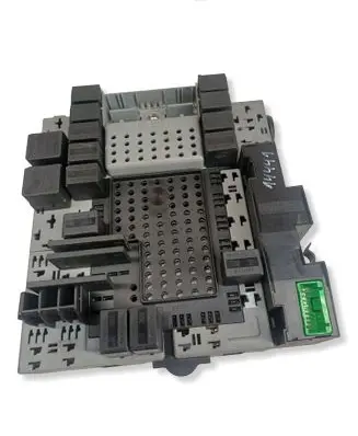 Volvo XC90 Fuse module 30657629 13W225 P8691998