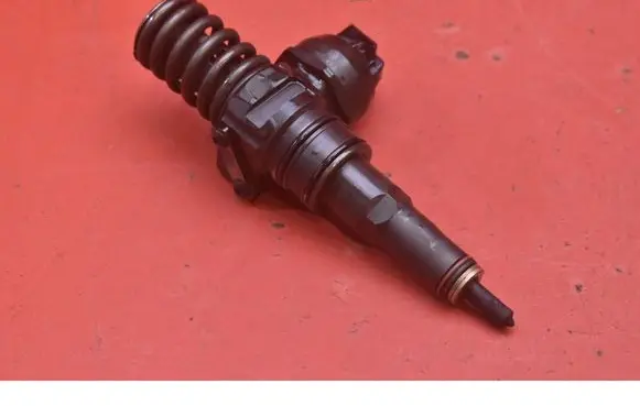 Volkswagen Golf IV Fuel injector 038130073AG