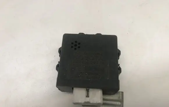Toyota Carina T190 Light relay 8596920040 0689001780