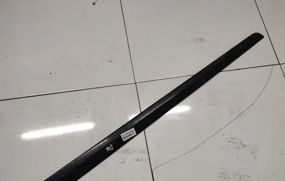 Honda FR-V Front door trim (molding) 