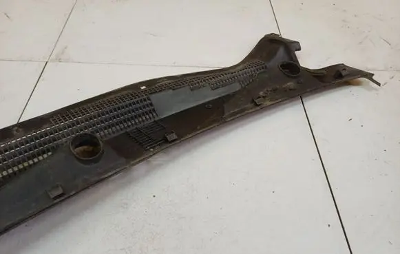 Dodge Caliber Wiper trim 05303815