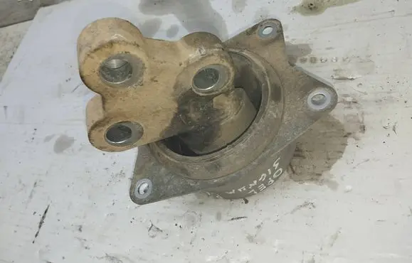 Opel Signum Engine mount bracket V046404803