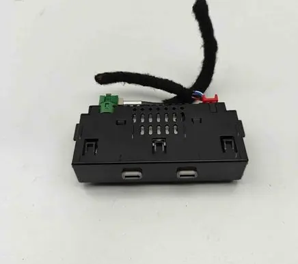 Skoda Kamiq USB socket connector 657035736