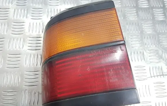 Volkswagen PASSAT B3 Rear/tail lights 333945111