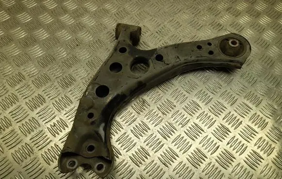 Toyota Prius (XW50) Front lower control arm/wishbone