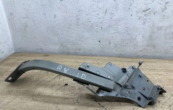 Audi A8 S8 D4 4H Fender mounting bracket 4H0821234