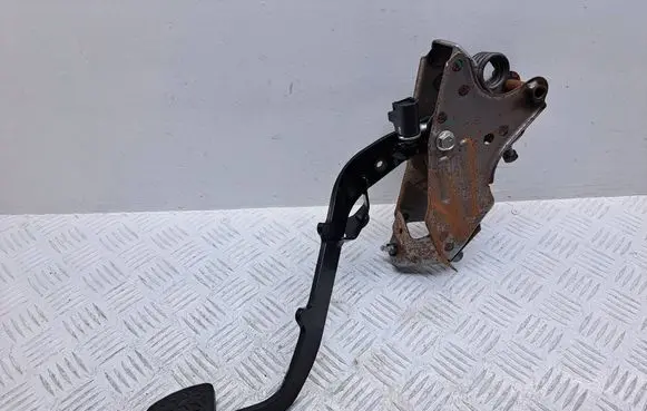 Toyota Corolla Verso AR10 Clutch pedal 551070F030 313010F070 3132152010
