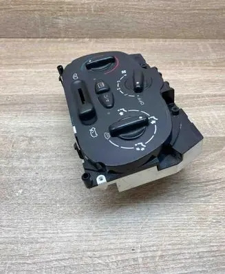 Peugeot 206 Climate control unit 1068701 WithPlug