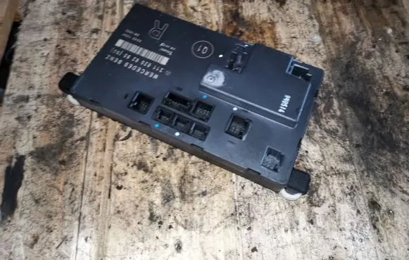 Mercedes-Benz E W211 Other control units/modules 2118208285