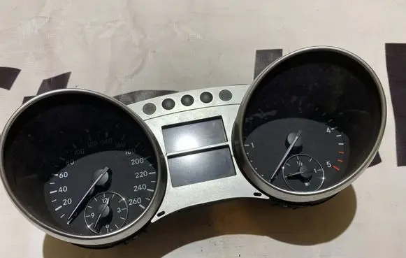 Mercedes-Benz R W251 Speedometer (instrument cluster) A2515408947 2515408947