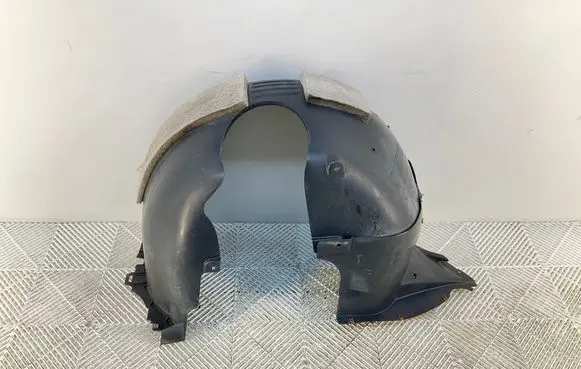Front wheel arch liner splash guards