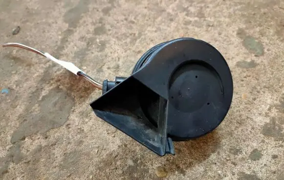 Audi A4 S4 B7 8E 8H Horn signal