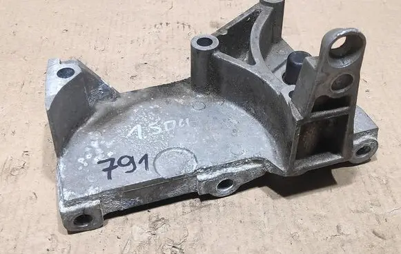Renault Megane II Engine mount bracket 8200101196