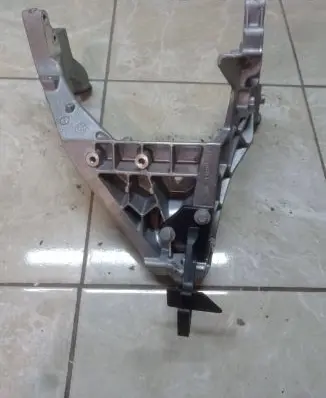 BMW 7 F01 F02 F03 F04 Steering rack mounting bracket 638951