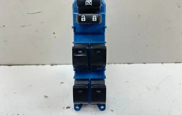 Toyota Avensis T270 Electric window control switch 8404005020 30170094