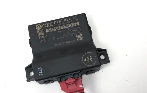 Audi A4 S4 B8 8K Gateway control module 8T0907468M