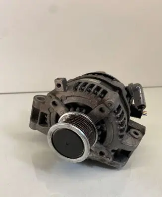 Toyota Avensis T270 Generator/alternator 270600R080 1042101881